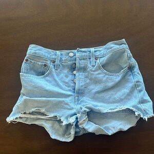 Light wash Levi’s size 27